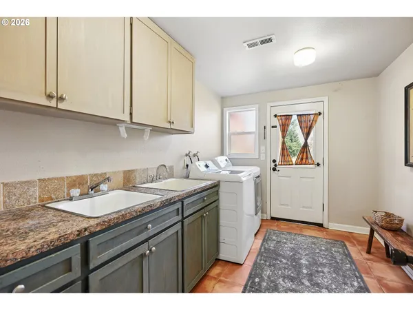 $999,900 | 18617 Northeast 399th Street, Amboy, WA 98601