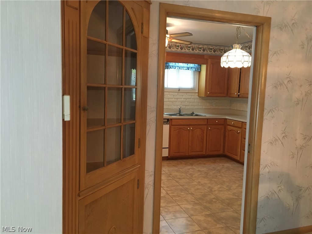 5952 Highland Road Cleveland, OH 44143 - Photo 6 of 34 Built-in Curio Cabinet
