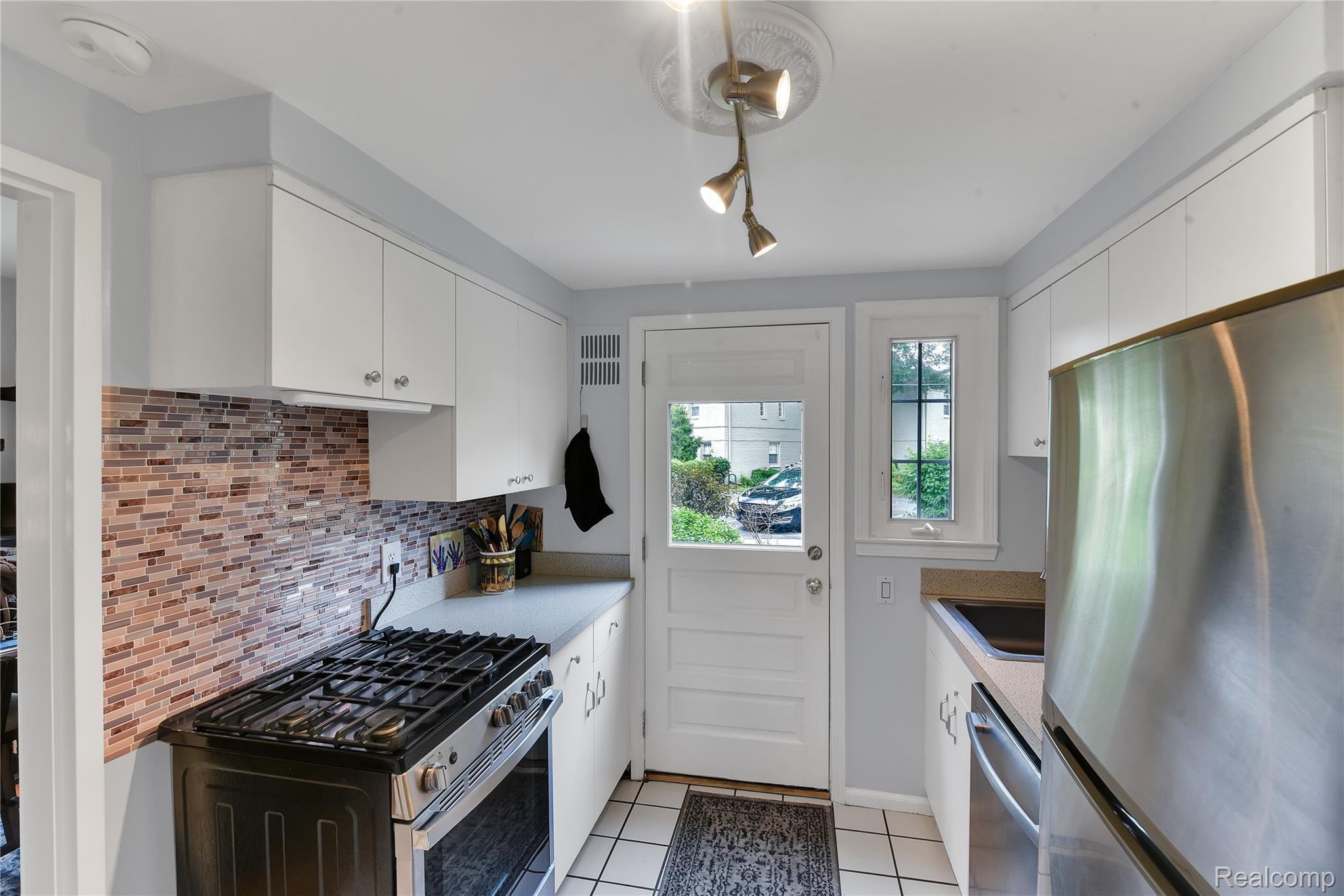1735 Graefield Road Birmingham, MI 48009 - Photo 8 of 24 full kitchen with gas stove