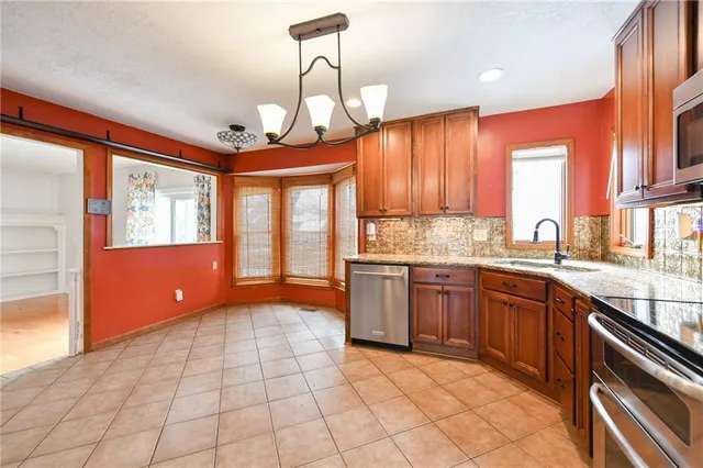 $419,000 | 15529 West 83rd Terrace, Lenexa, KS 66219