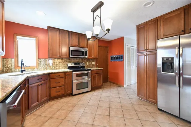 $419,000 | 15529 West 83rd Terrace, Lenexa, KS 66219