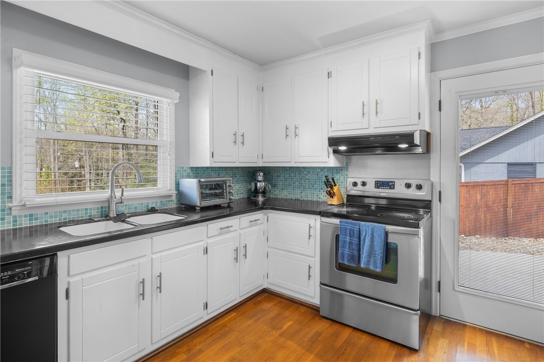 210 Riggs Drive Clemson, SC 29631 - Photo 7 of 36 This bright and inviting kitchen features a spacious layout, ample cabinetry, and modern appliances.