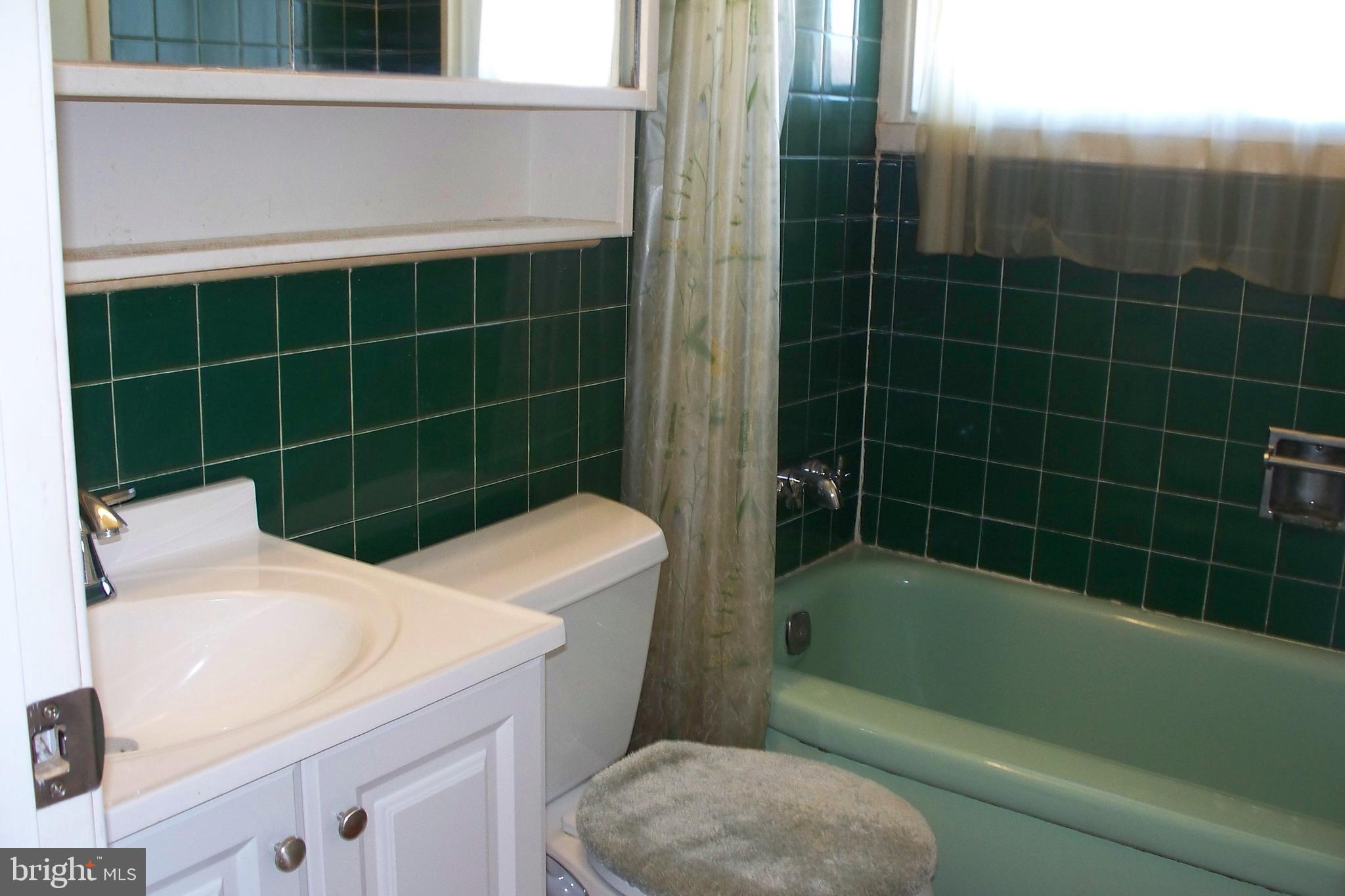 34 Micahill Road Levittown, PA 19056 - Photo 22 of 24 Second Floor Bathroom