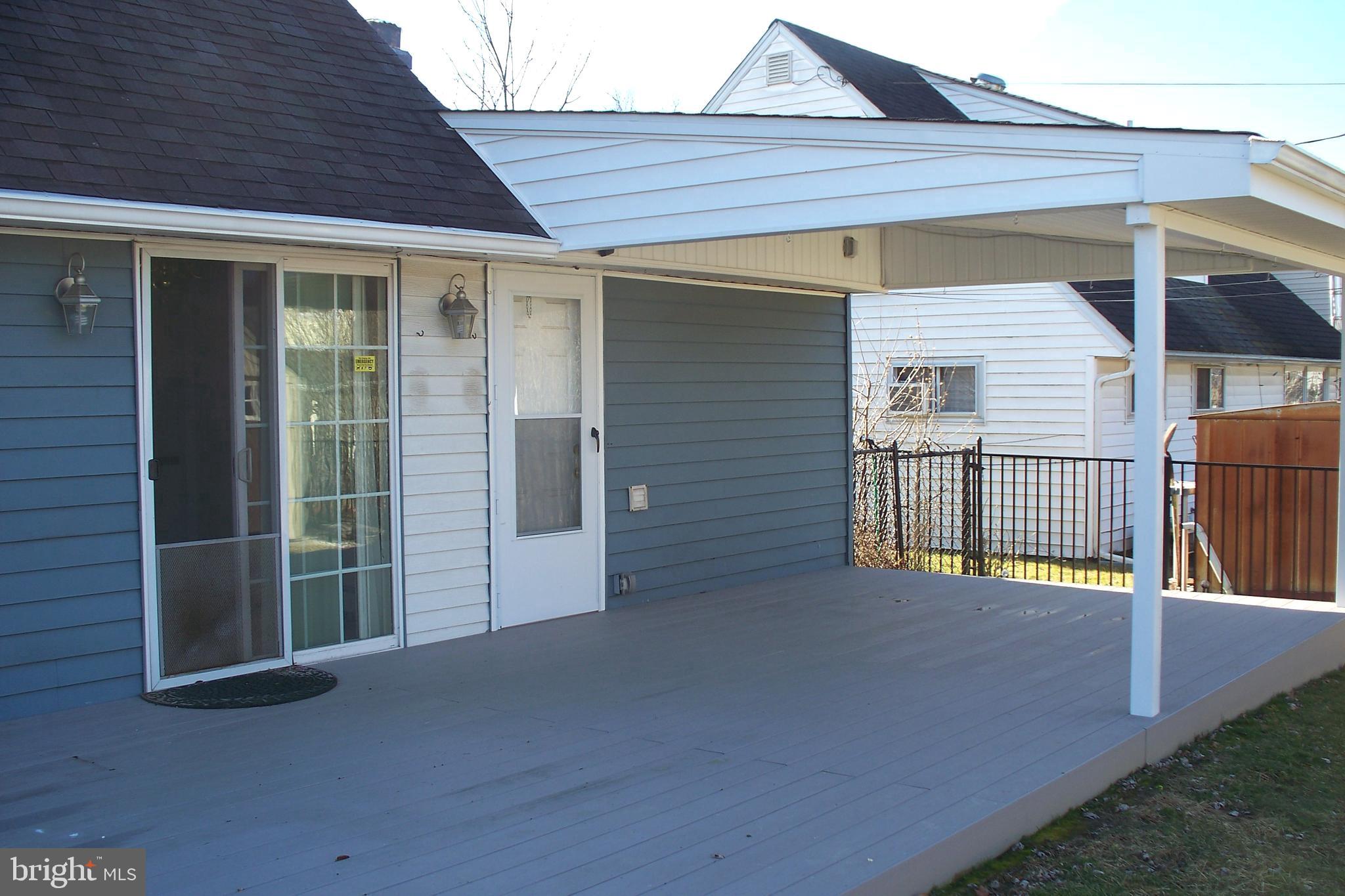 34 Micahill Road Levittown, PA 19056 - Photo 4 of 24 Back with deck