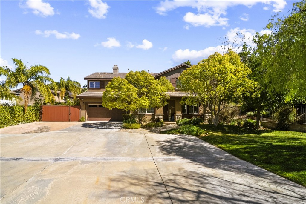 22262 Trinity Place Saugus, CA 91390 - Photo 7 of 76 Front