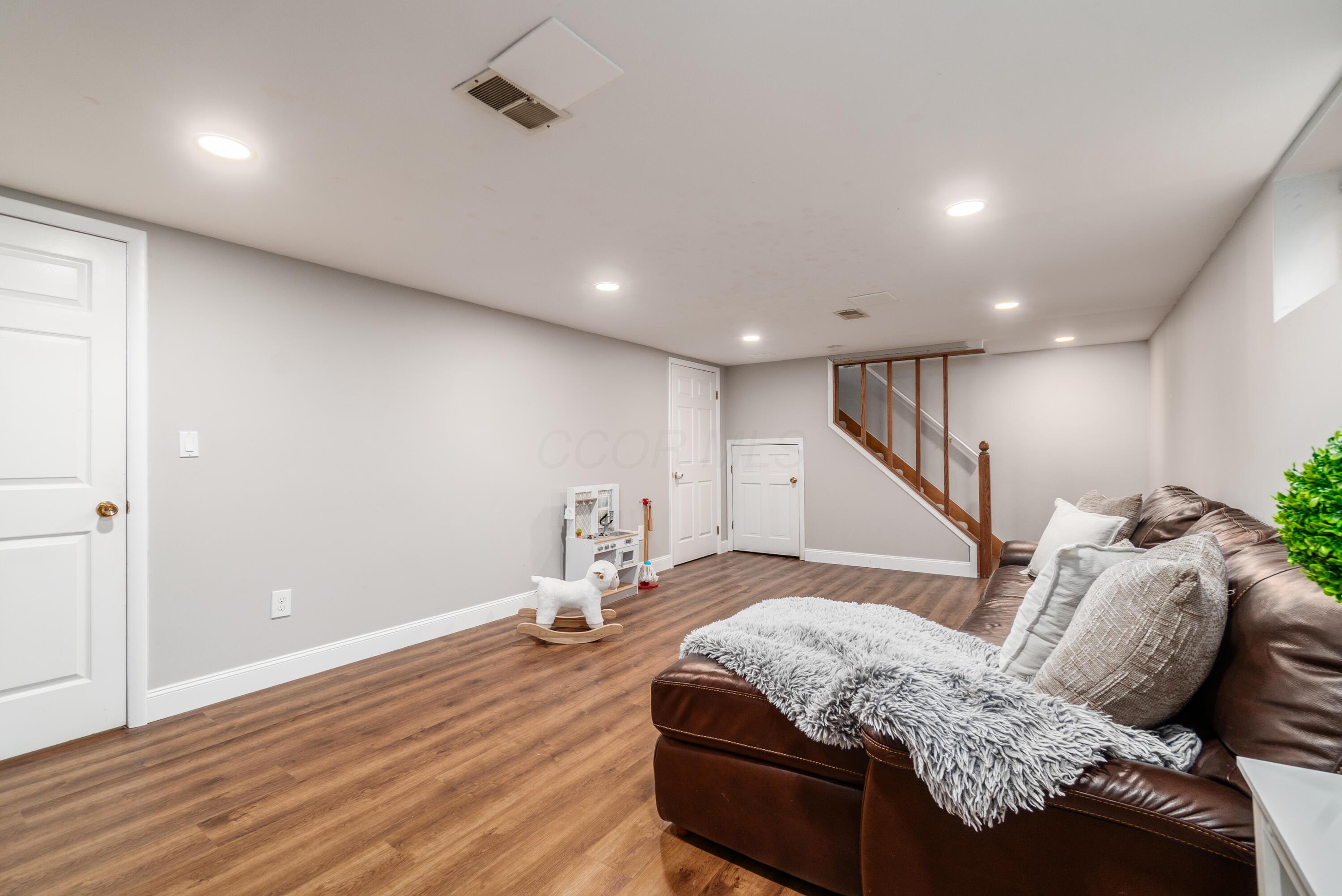 3166 South Dorchester Road Columbus, OH 43221 - Photo 24 of 34 Y_3166_S_Dorchester-058