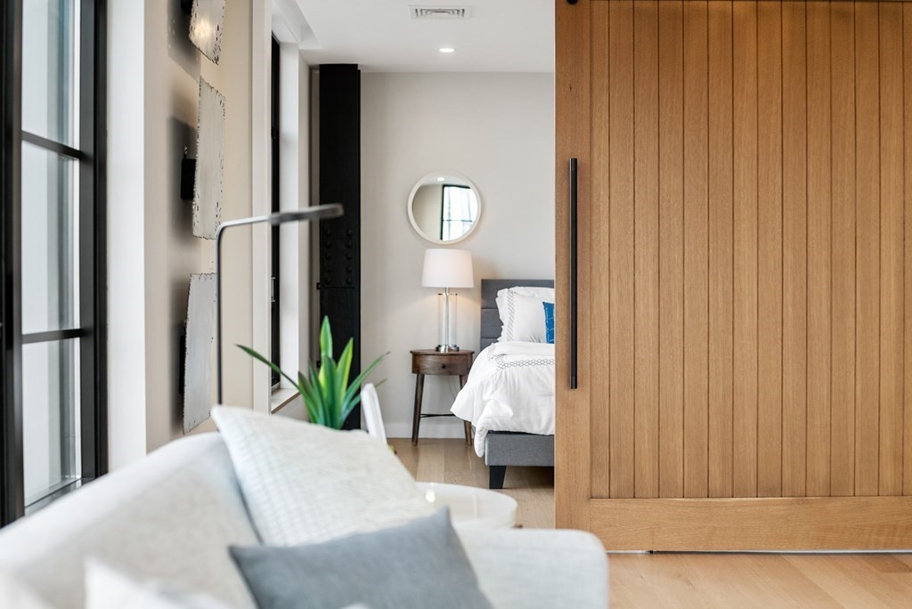 76 Wareham Street, Unit 4A Boston, MA 02118 - Photo 27 of 38 a living room with furniture a mirror and a lamp