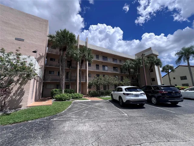 $130,000 | 4820 Lucerne Lakes Boulevard West, Unit 207, Lake Worth, FL 33467