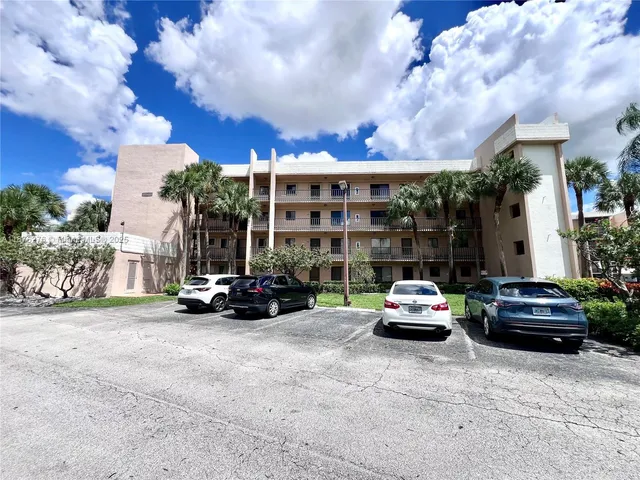 $130,000 | 4820 Lucerne Lakes Boulevard West, Unit 207, Lake Worth, FL 33467