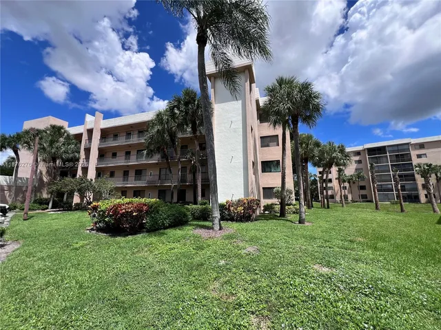 $130,000 | 4820 Lucerne Lakes Boulevard West, Unit 207, Lake Worth, FL 33467