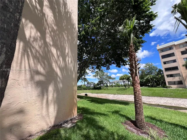 $130,000 | 4820 Lucerne Lakes Boulevard West, Unit 207, Lake Worth, FL 33467