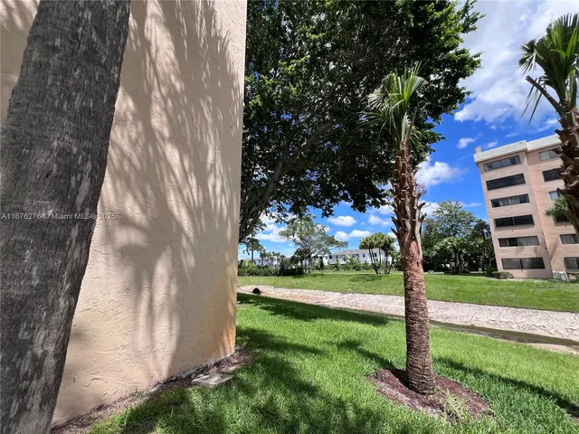 $130,000 | 4820 Lucerne Lakes Boulevard West, Unit 207, Lake Worth, FL 33467
