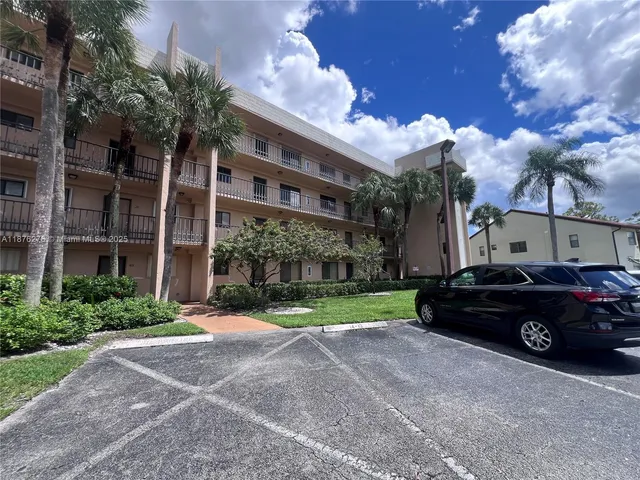 $130,000 | 4820 Lucerne Lakes Boulevard West, Unit 207, Lake Worth, FL 33467