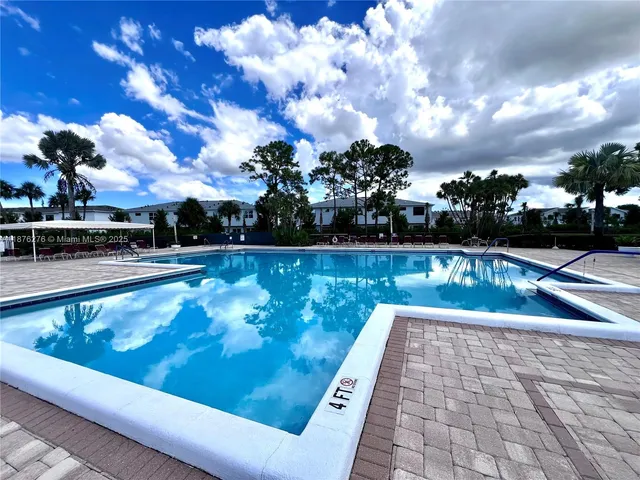 $130,000 | 4820 Lucerne Lakes Boulevard West, Unit 207, Lake Worth, FL 33467
