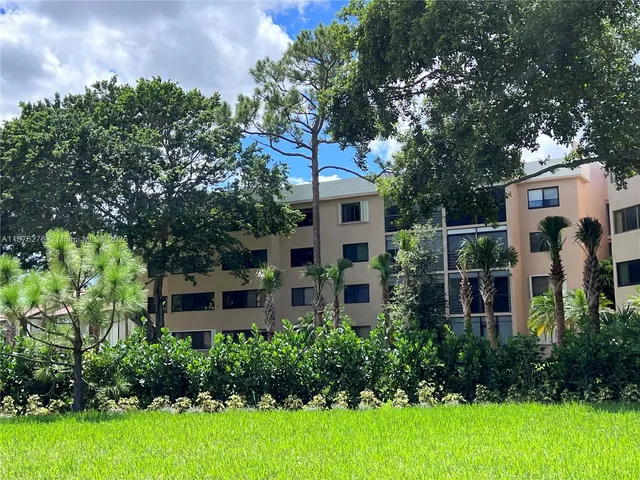 $130,000 | 4820 Lucerne Lakes Boulevard West, Unit 207, Lake Worth, FL 33467