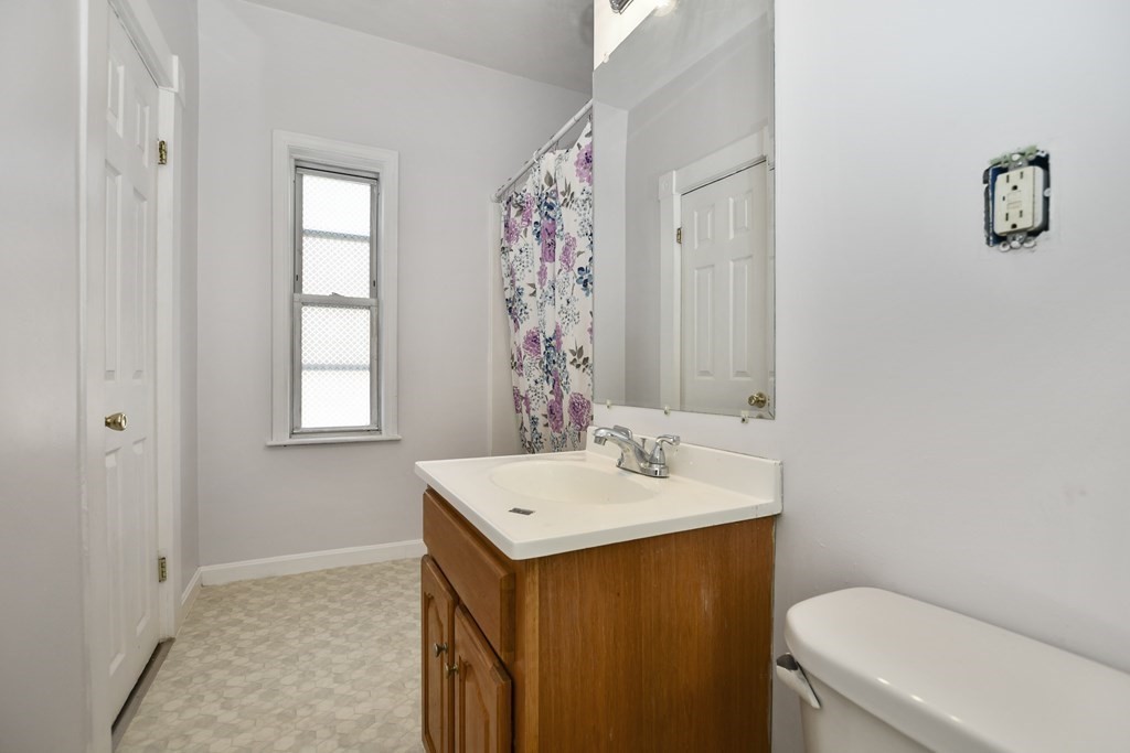 8 Lund Street Worcester, MA 01607 - Photo 12 of 31 Gallery Image 12