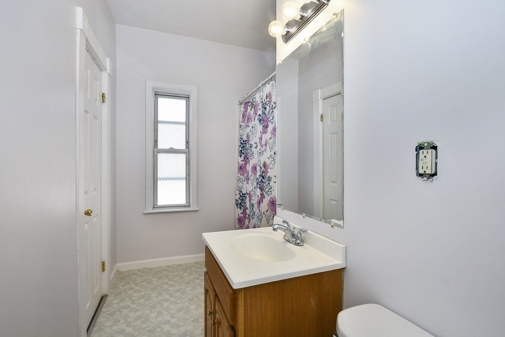 8 Lund Street Worcester, MA 01607 - Photo 13 of 31 Gallery Image 13