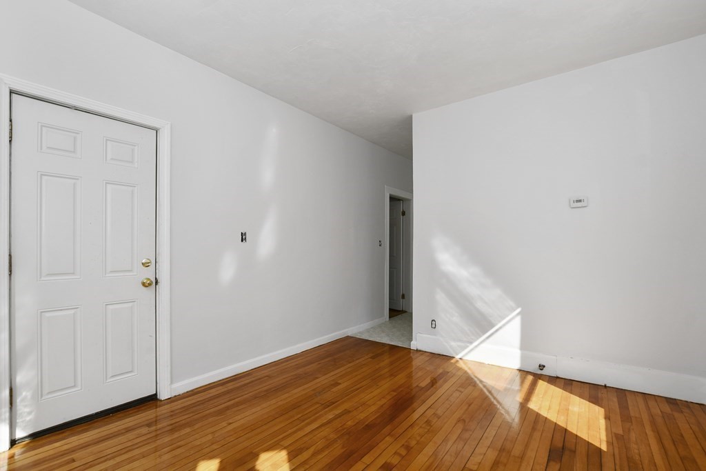 8 Lund Street Worcester, MA 01607 - Photo 4 of 31 Gallery Image 4