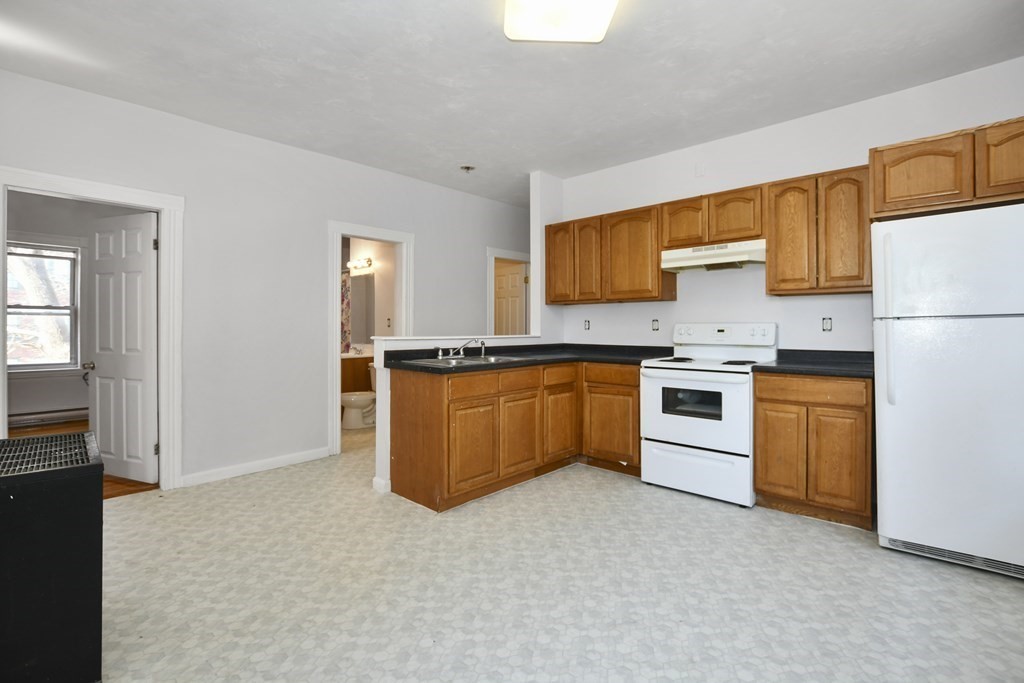 8 Lund Street Worcester, MA 01607 - Photo 5 of 31 Gallery Image 5