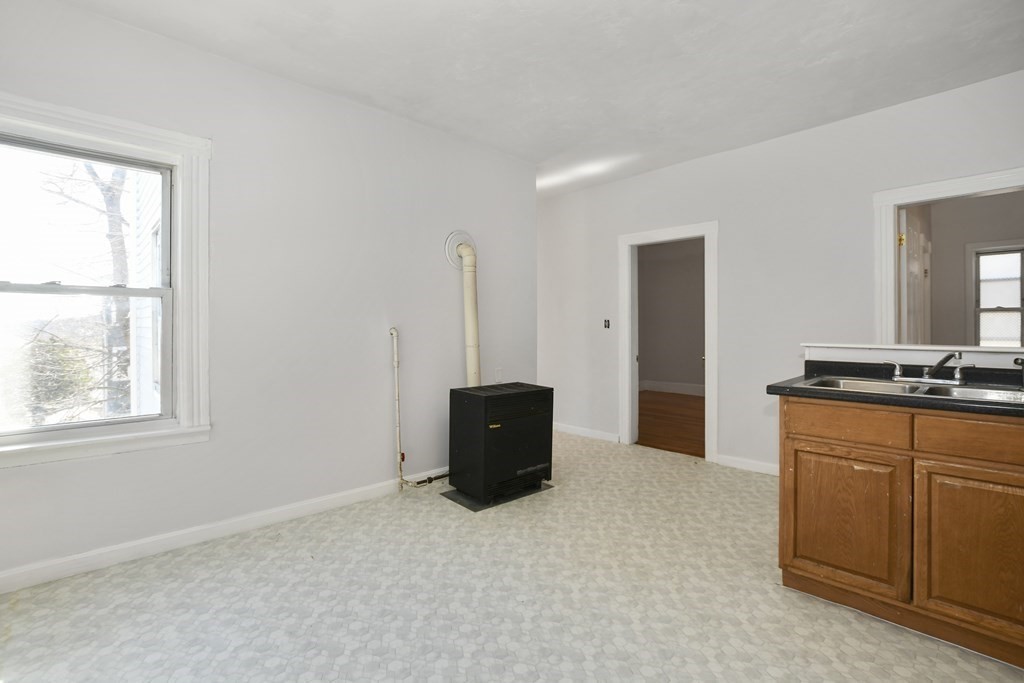 8 Lund Street Worcester, MA 01607 - Photo 6 of 31 Gallery Image 6