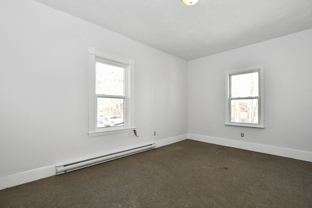 8 Lund Street Worcester, MA 01607 - Photo 10 of 31 Gallery Image 10