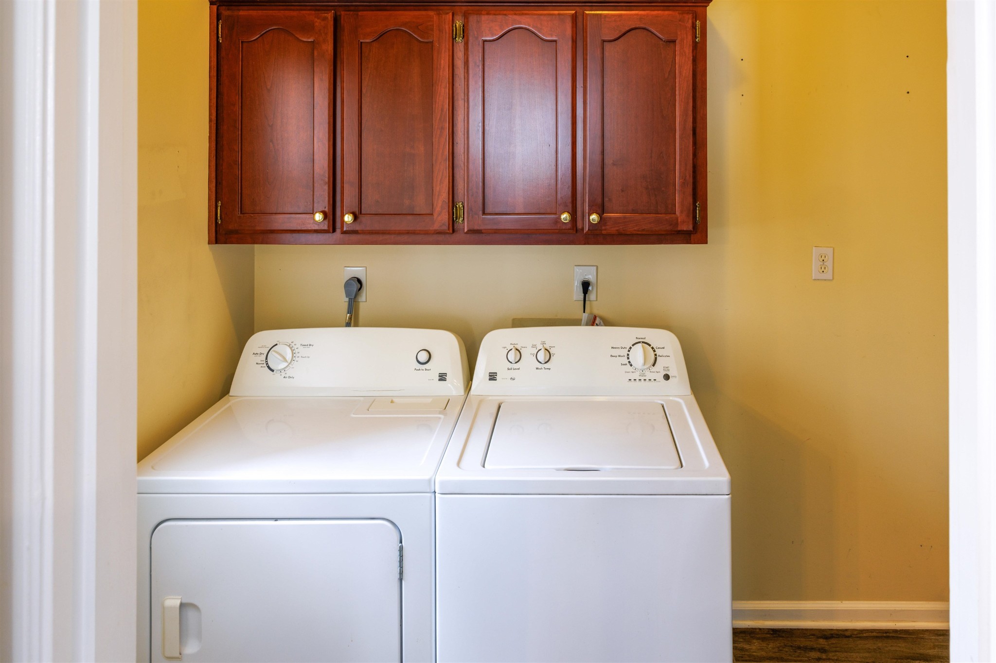 95 Morris Manor Drive Collierville, TN 38017 - Photo 18 of 35 a utility room with dryer and washer