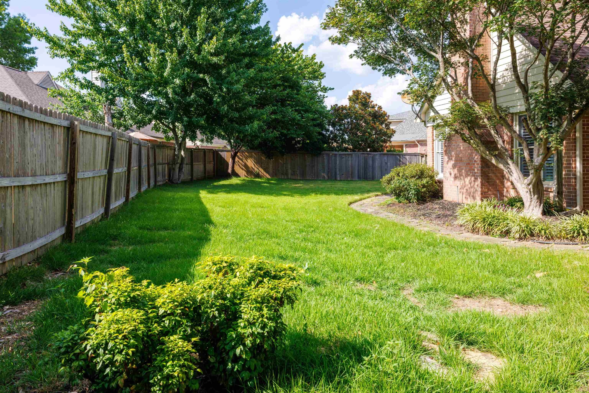 95 Morris Manor Drive Collierville, TN 38017 - Photo 27 of 35 a backyard of a house with lots of green space