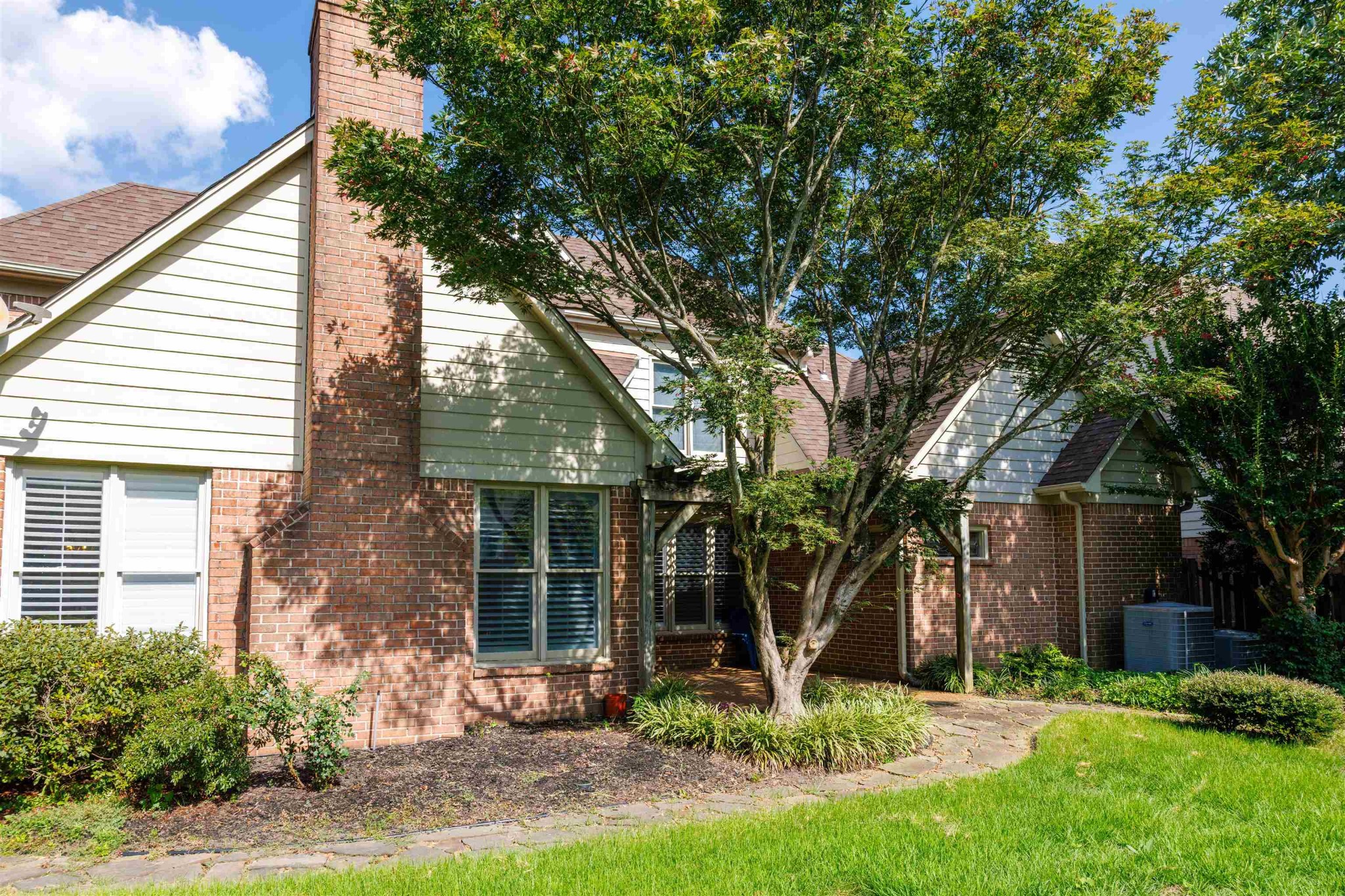 95 Morris Manor Drive Collierville, TN 38017 - Photo 28 of 35 a front view of a house with garden