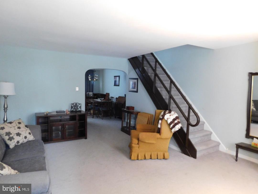 9016 Wesleyan Road Philadelphia, PA 19136 - Photo 3 of 5 Living Room