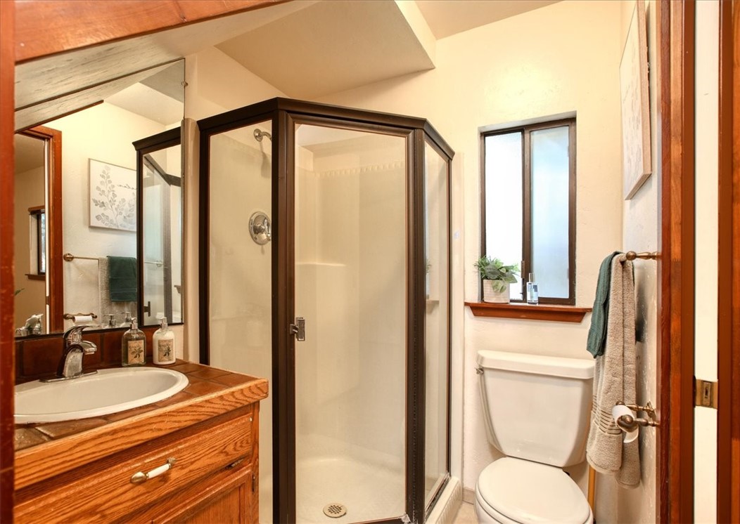 2550 Emerson Road Cambria, CA 93428 - Photo 26 of 49 a bathroom with a toilet a sink and a window