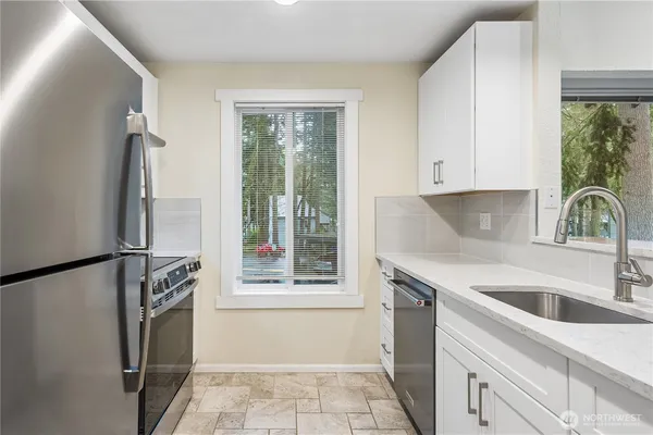 $2,600 | 14526 Northeast 31st Street, Unit 16C, Bellevue, WA 98007