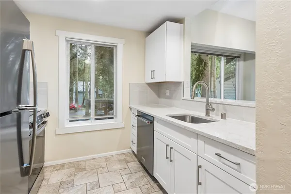 $2,600 | 14526 Northeast 31st Street, Unit 16C, Bellevue, WA 98007