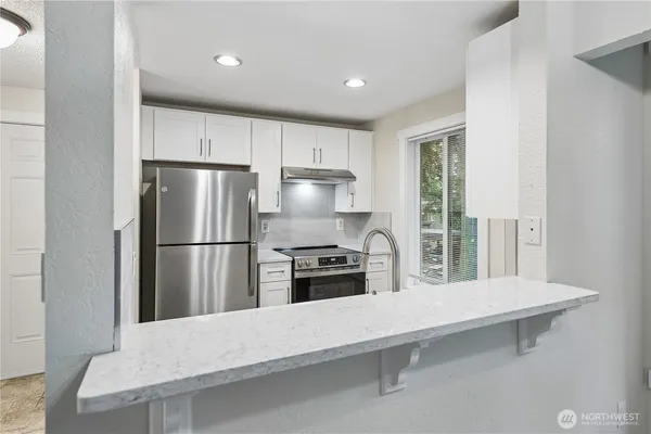 $2,600 | 14526 Northeast 31st Street, Unit 16C, Bellevue, WA 98007