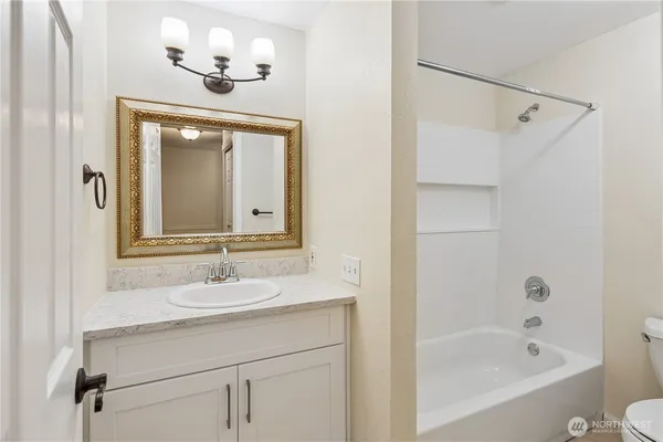 $2,600 | 14526 Northeast 31st Street, Unit 16C, Bellevue, WA 98007