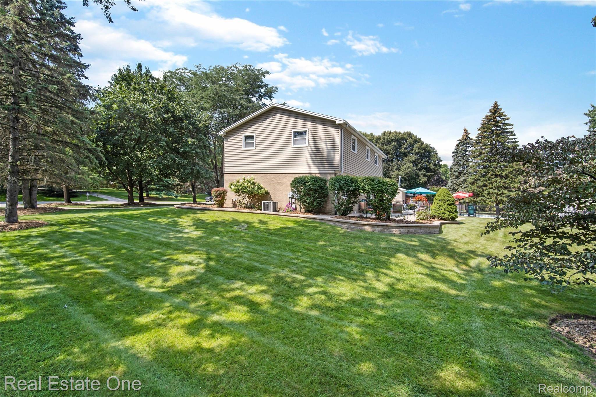 2738 New England Drive Rochester, MI 48309 - Photo 42 of 43 IMG_0969.JPG