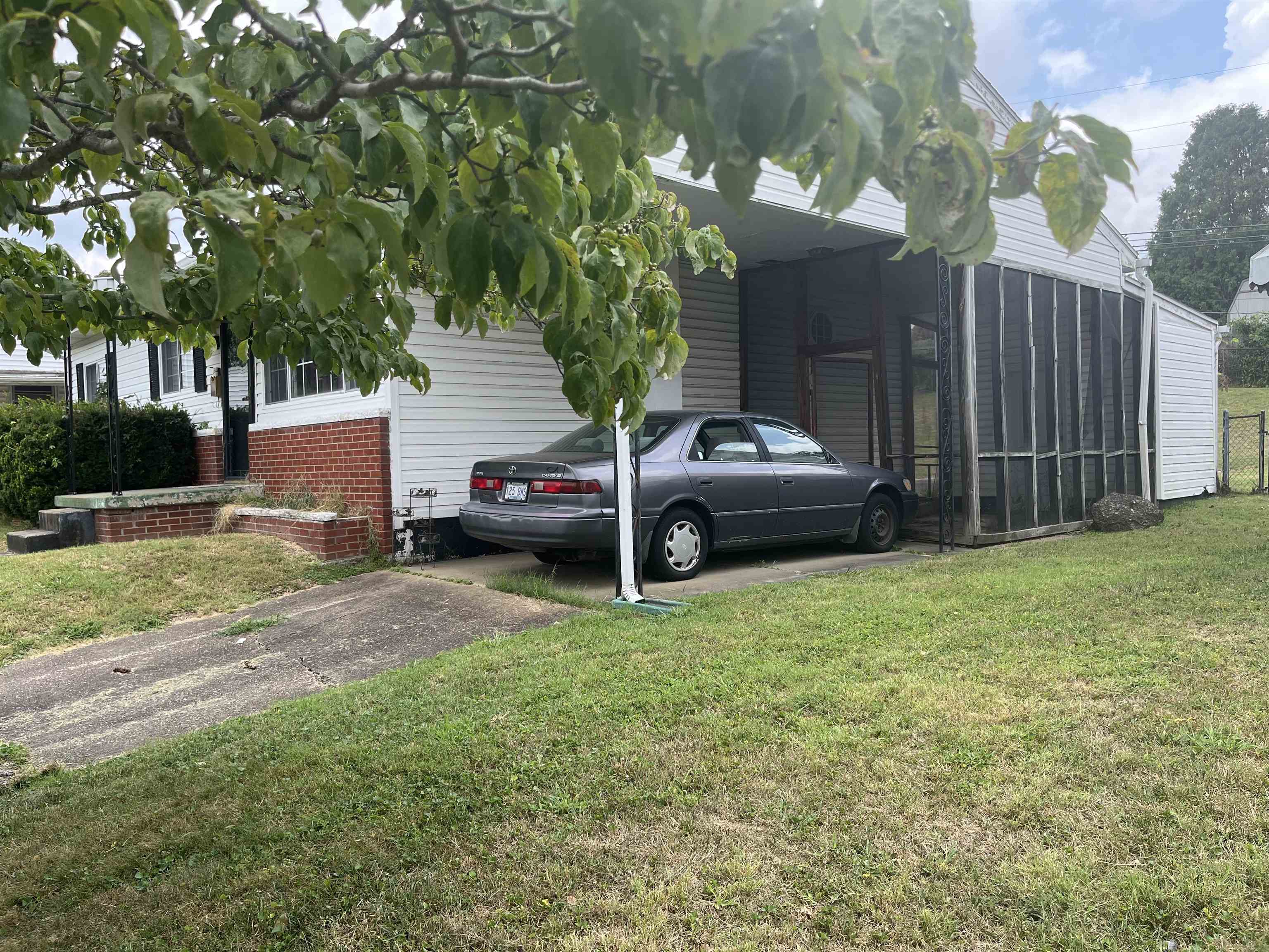 4411 Southview Road Ashland, KY 41101 - Photo 2 of 4