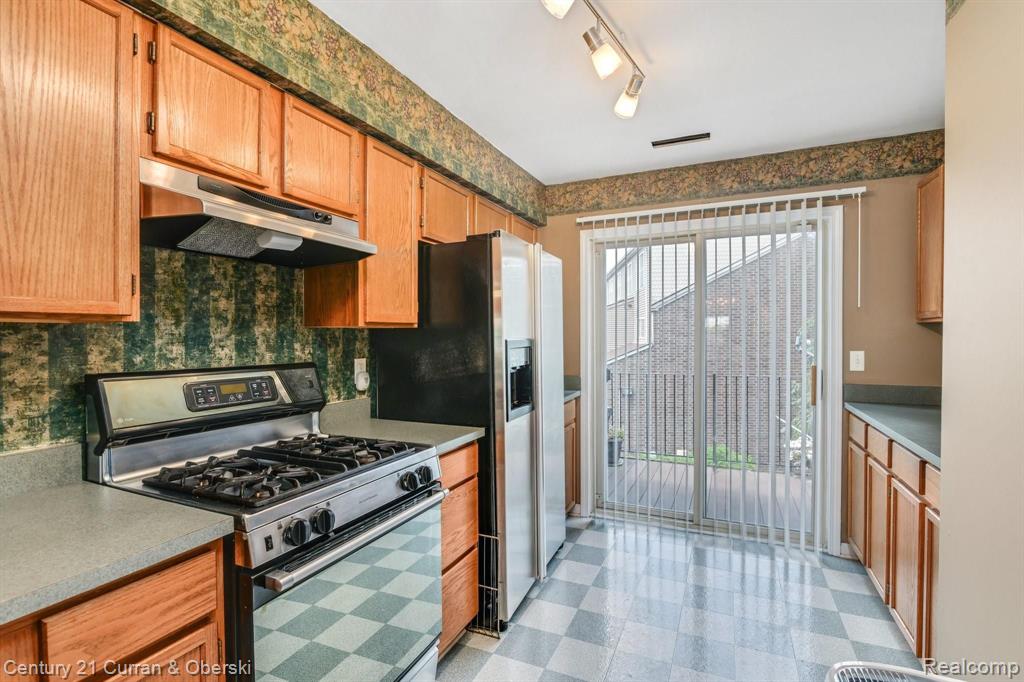 4211 Schaefer Road Dearborn, MI 48126 - Photo 10 of 28