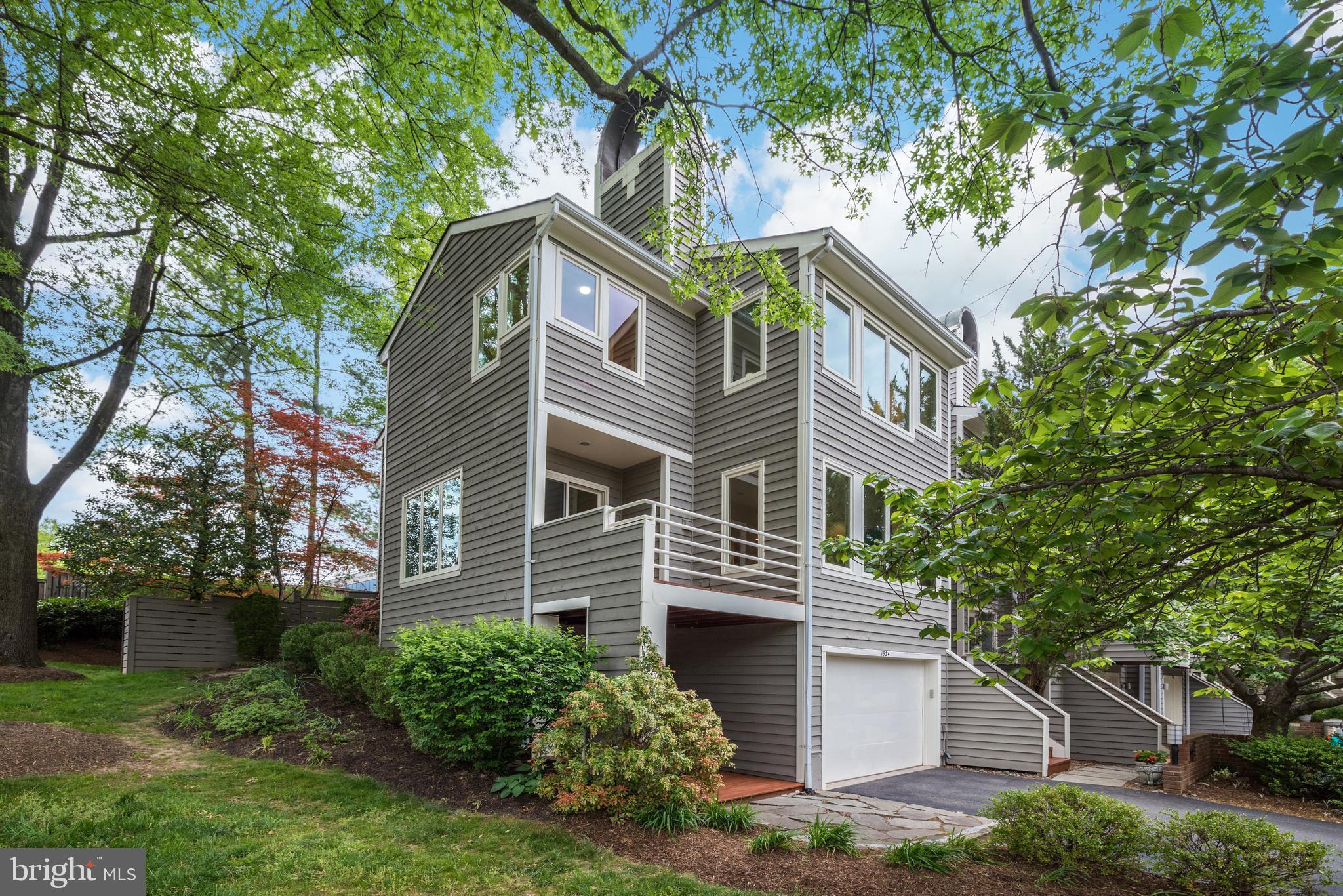 1924 Lakeport Way Reston, VA 20191 - Photo 1 of 68 Gallery Image 1