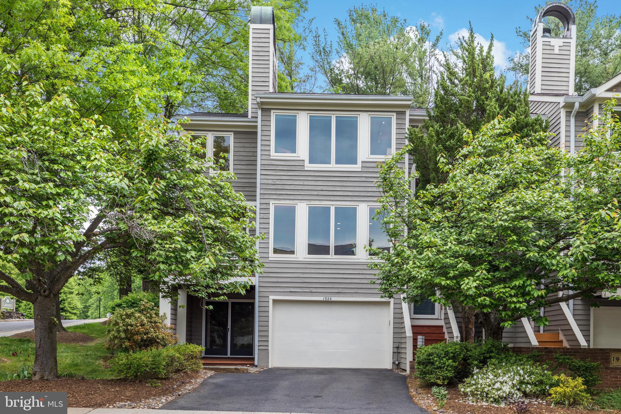 1924 Lakeport Way Reston, VA 20191 - Photo 2 of 68 Gallery Image 2