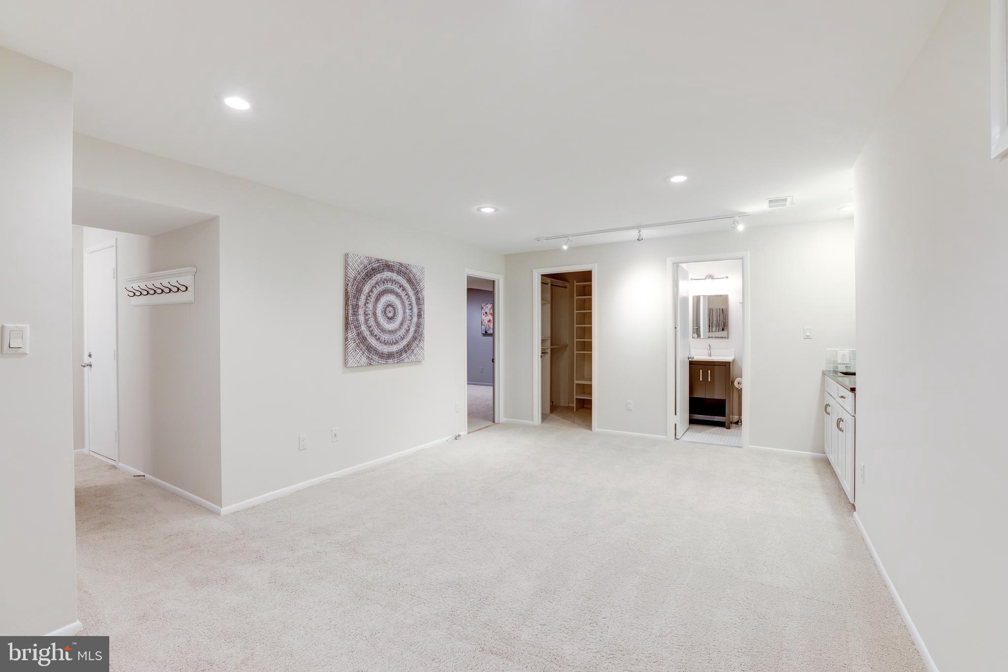 1924 Lakeport Way Reston, VA 20191 - Photo 36 of 68 Gallery Image 36