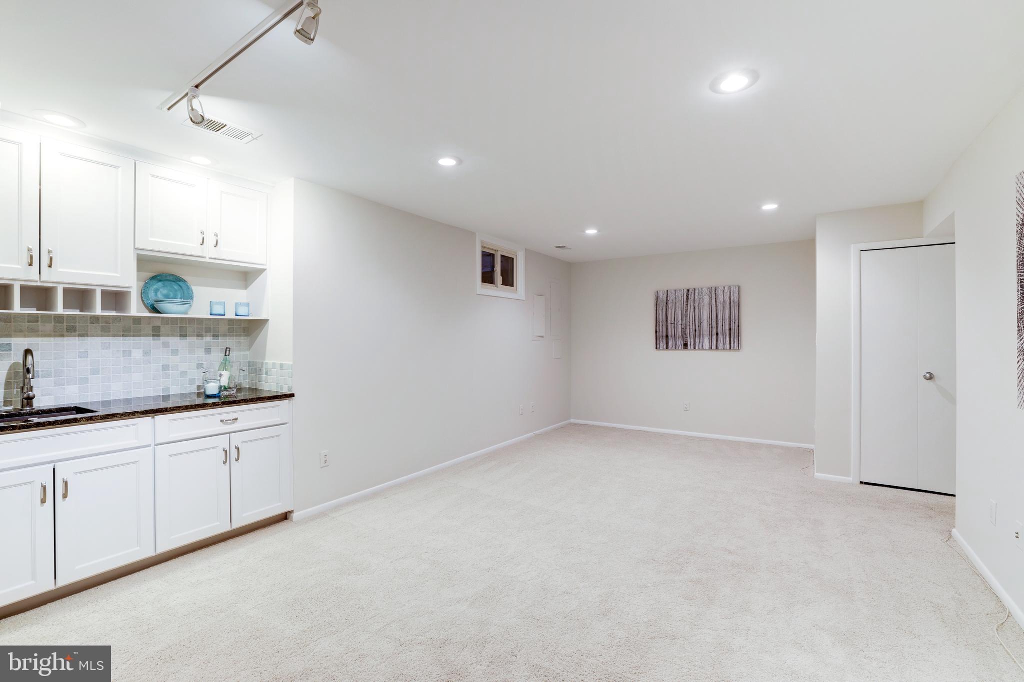 1924 Lakeport Way Reston, VA 20191 - Photo 38 of 68 Gallery Image 38