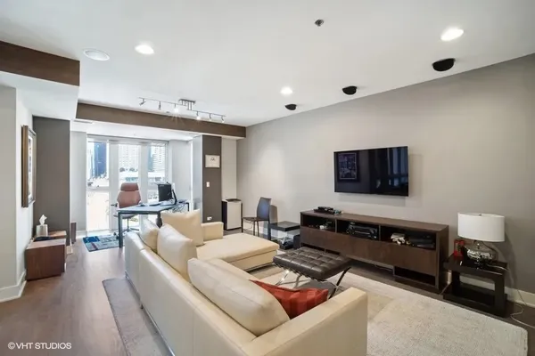 $4,000 | 178 North Harbor Drive, Unit 178, Chicago, IL 60601