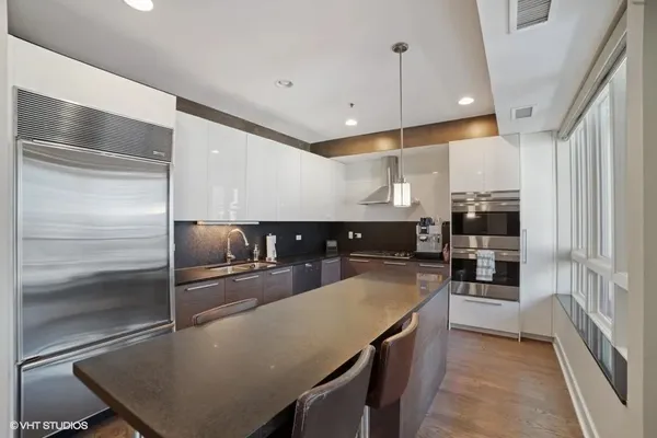 $4,000 | 178 North Harbor Drive, Unit 178, Chicago, IL 60601