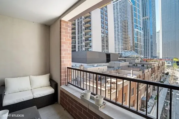 $4,000 | 178 North Harbor Drive, Unit 178, Chicago, IL 60601