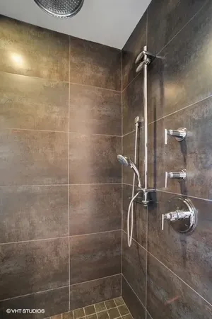$4,000 | 178 North Harbor Drive, Unit 178, Chicago, IL 60601