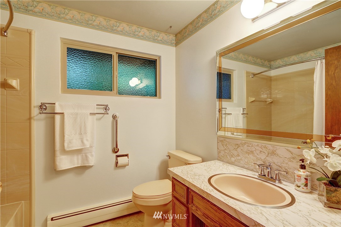 18415 West Spring Lake Drive Southeast Renton, WA 98058 - Photo 19 of 40