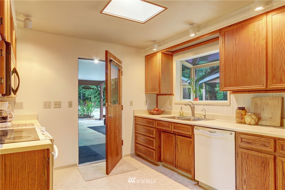 18415 West Spring Lake Drive Southeast Renton, WA 98058 - Photo 6 of 40