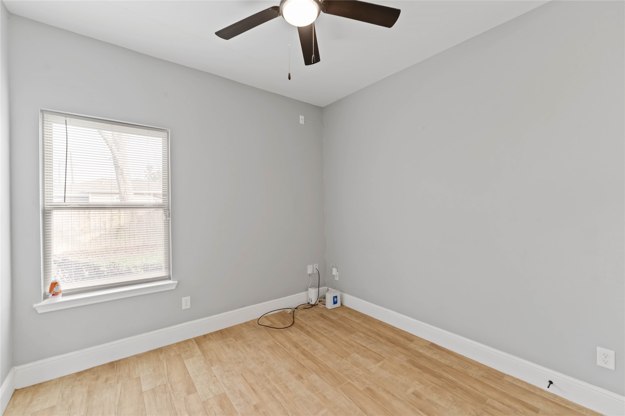 4651 Mallow Street, Unit AB Houston, TX 77051 - Photo 11 of 20 an empty room with a window