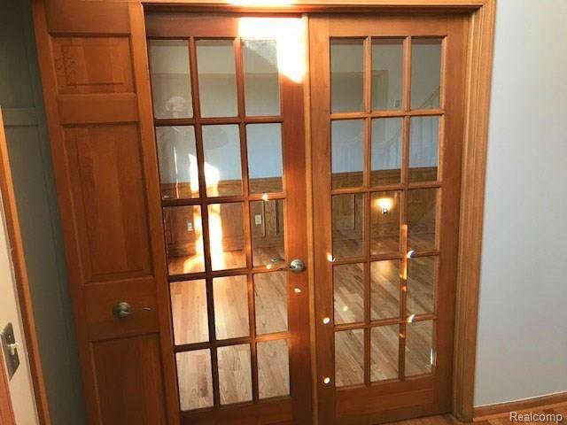 348 Oakbridge Drive Rochester, MI 48306 - Photo 11 of 35