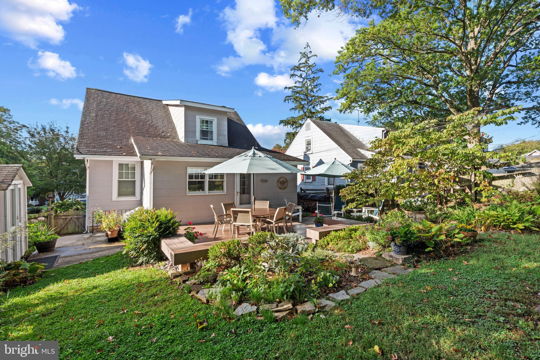 706 Murdock Road Baltimore, MD 21212 - Photo 34 of 39 a front view of house with yard and green space